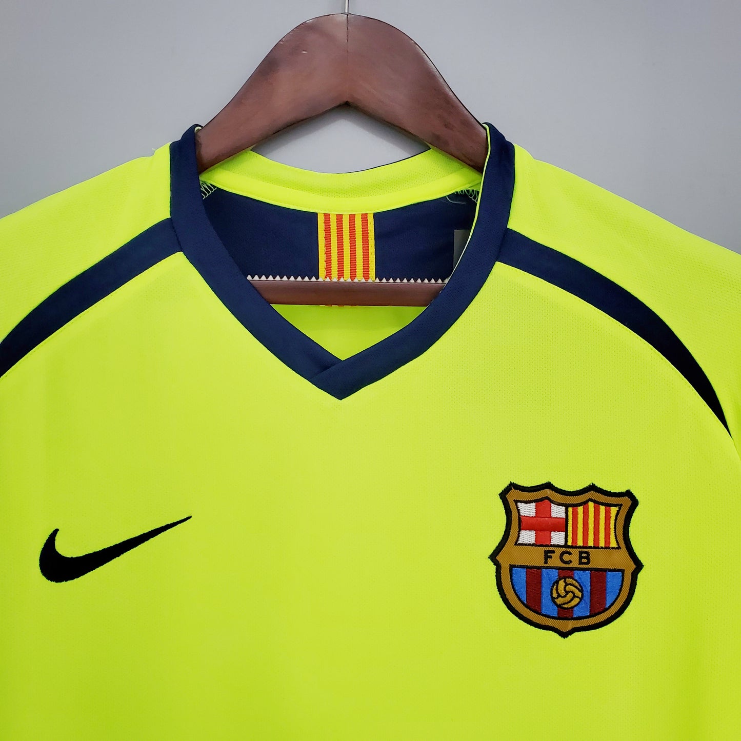 Barcelona Retro 05/06 Away (Fan)