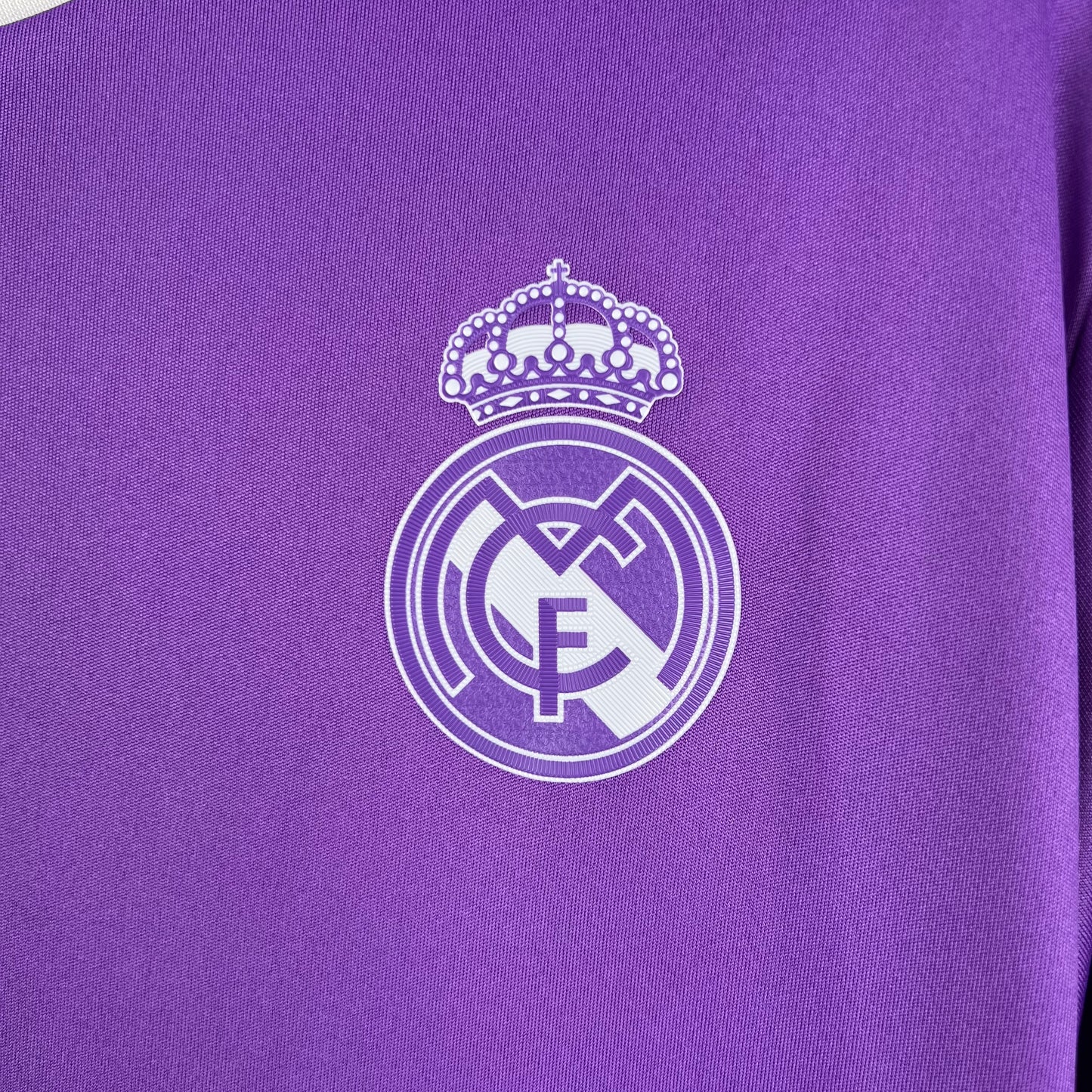 Real Madrid Retro 16/17 Long-Sleeve (Fan)