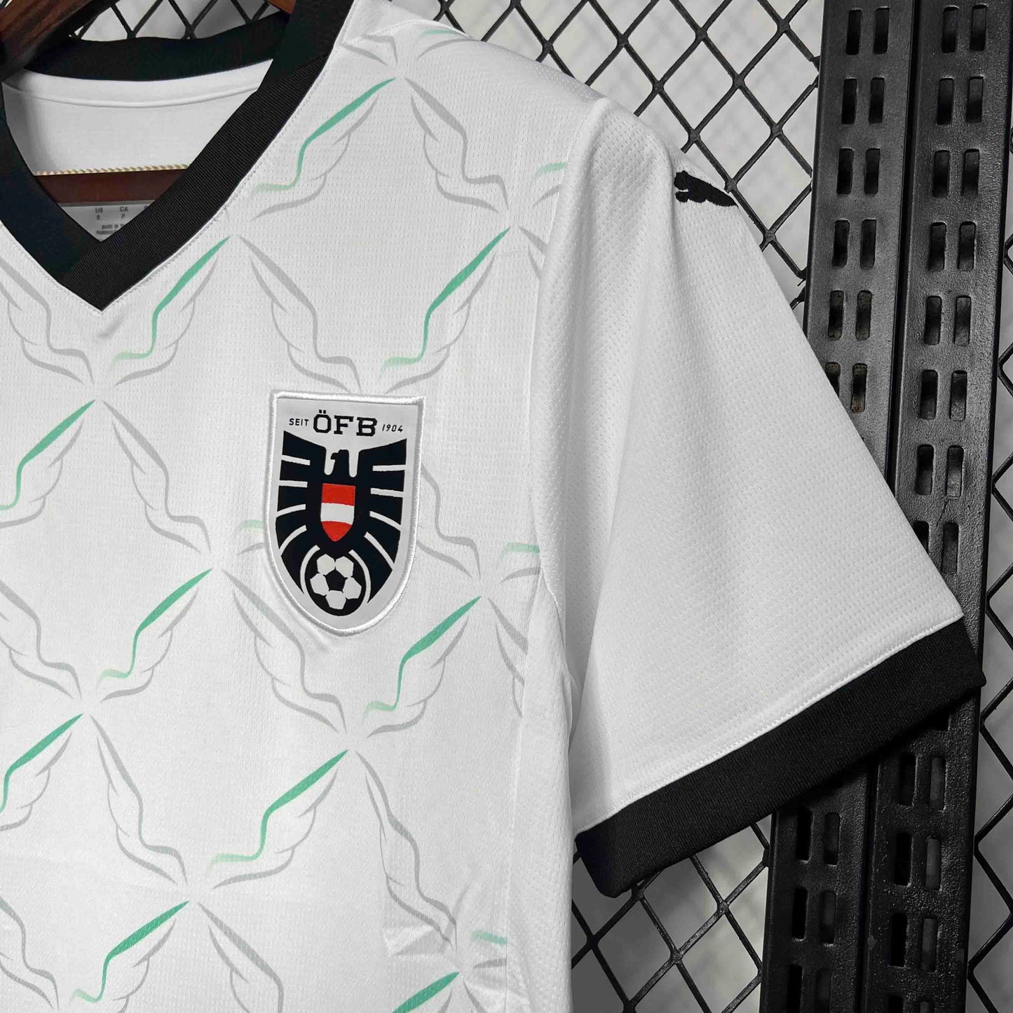 Austria Euros 24/25 Away (Fan), Badge