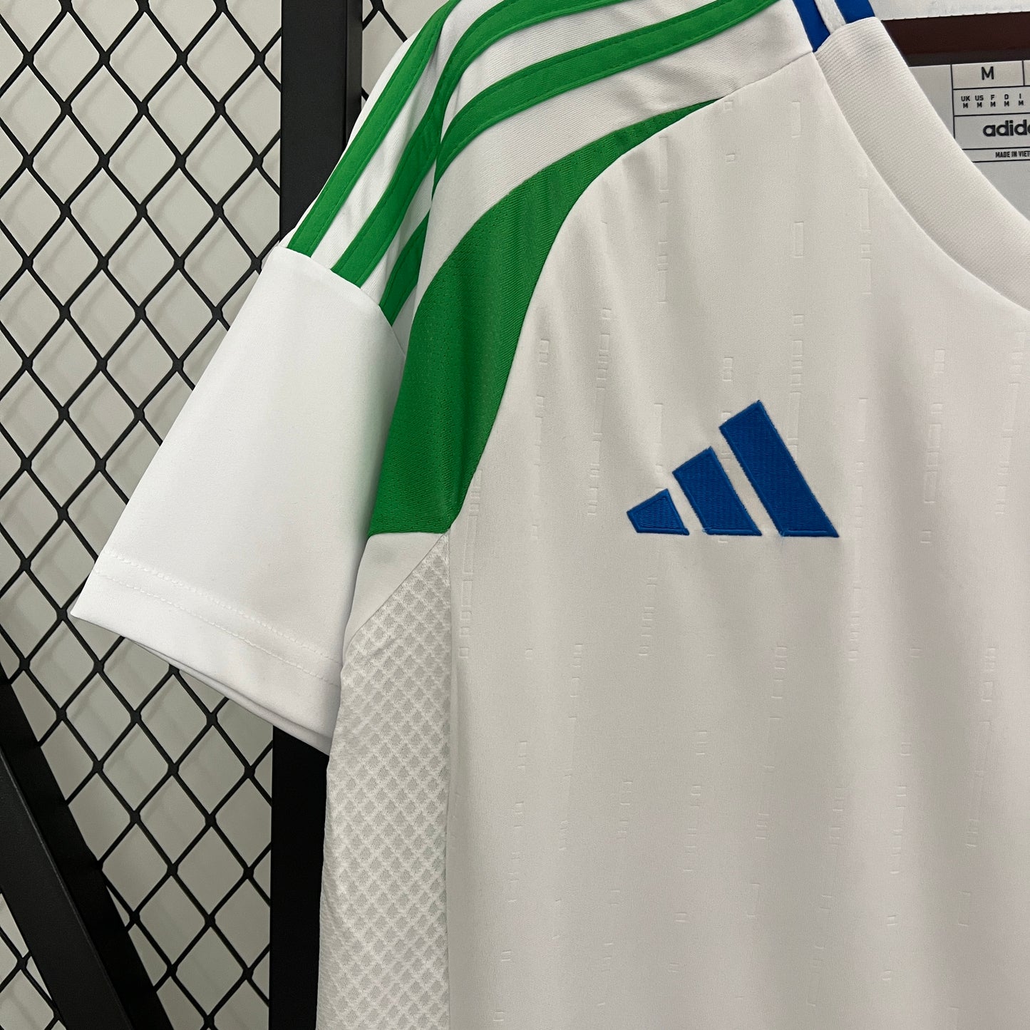 Italy Euros 24/25 Away (Fan), Detail
