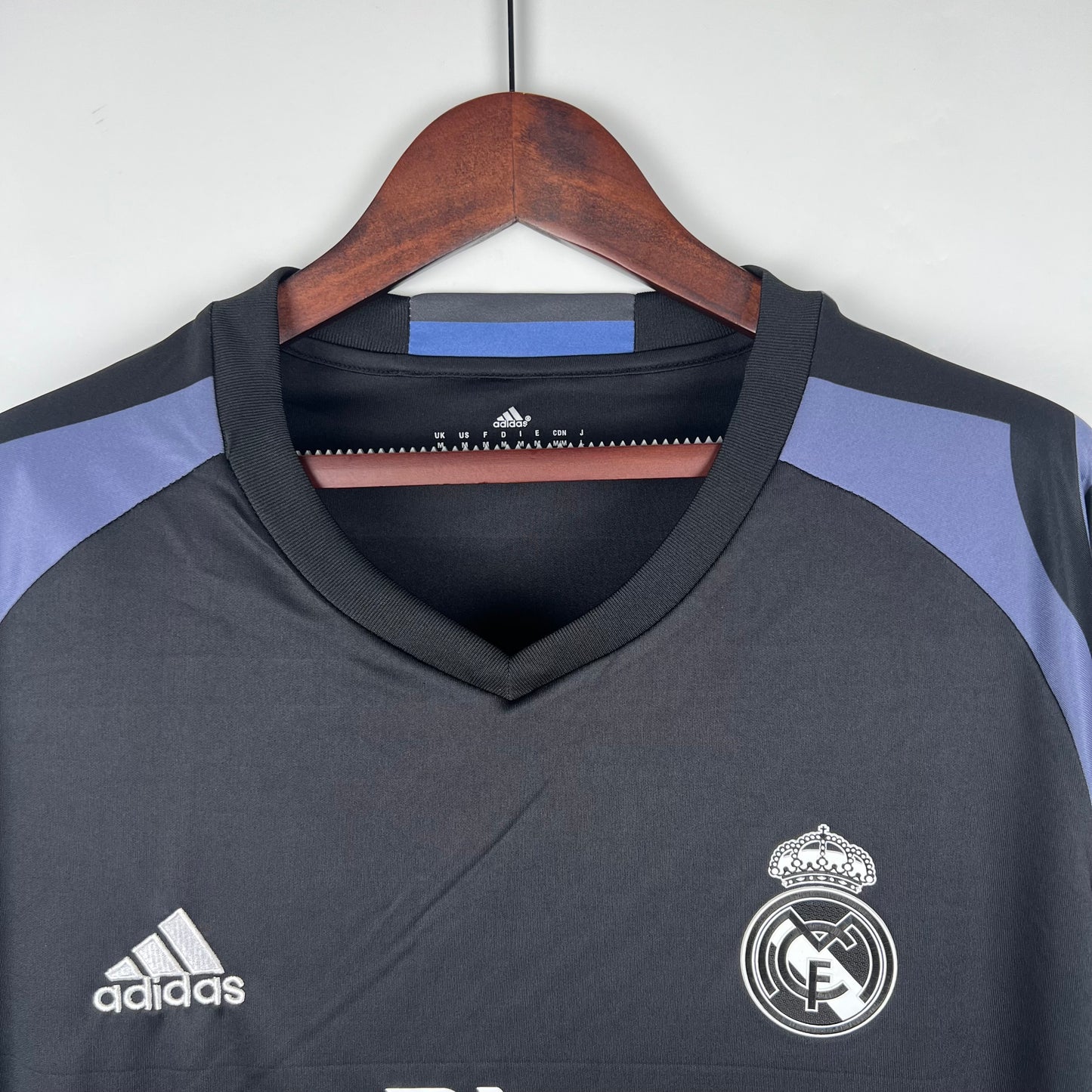 Real Madrid Retro 16/17 Long-Sleeve Third Away (Fan)