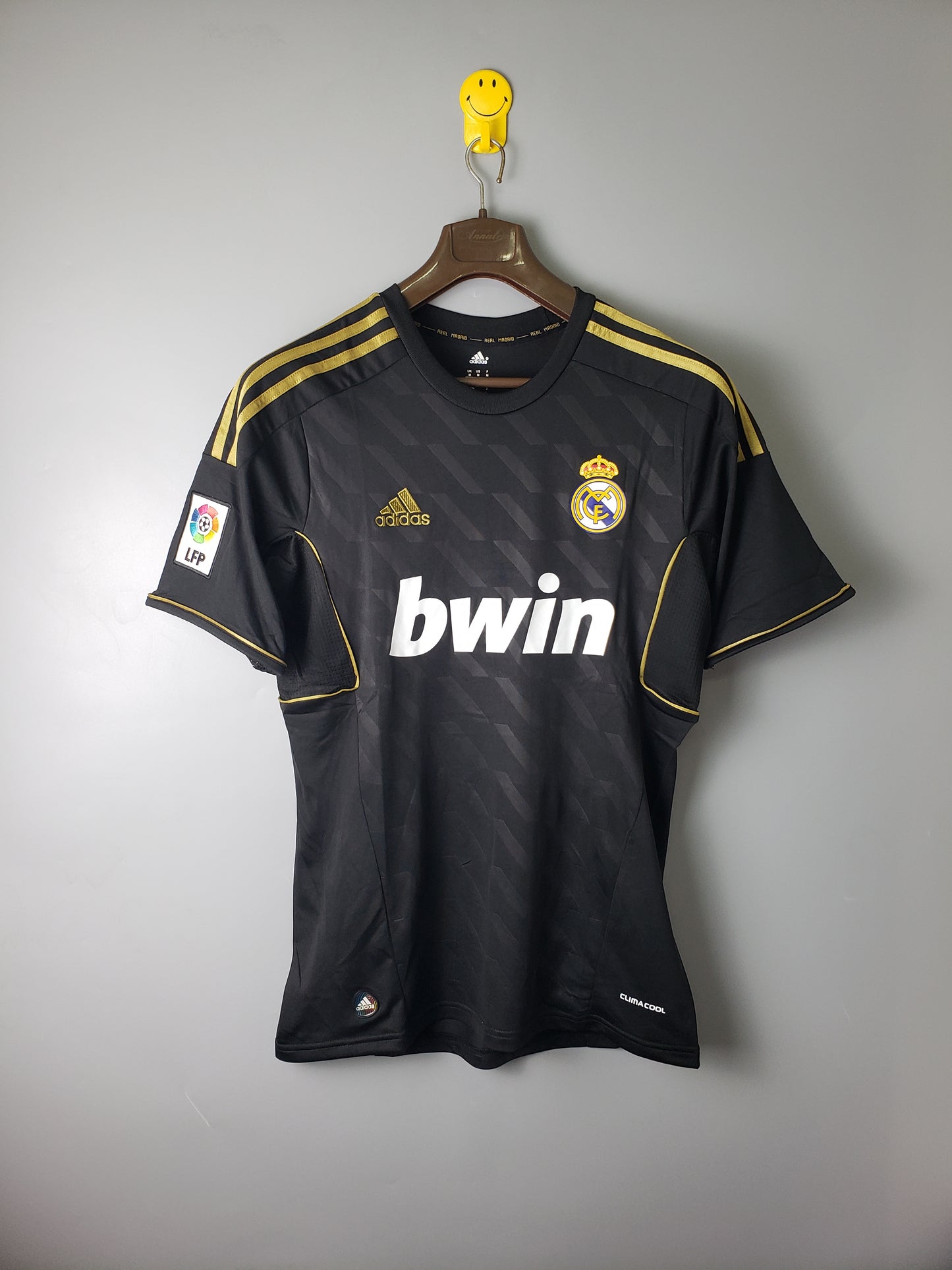 Real Madrid Retro 2012 Black (Fan)