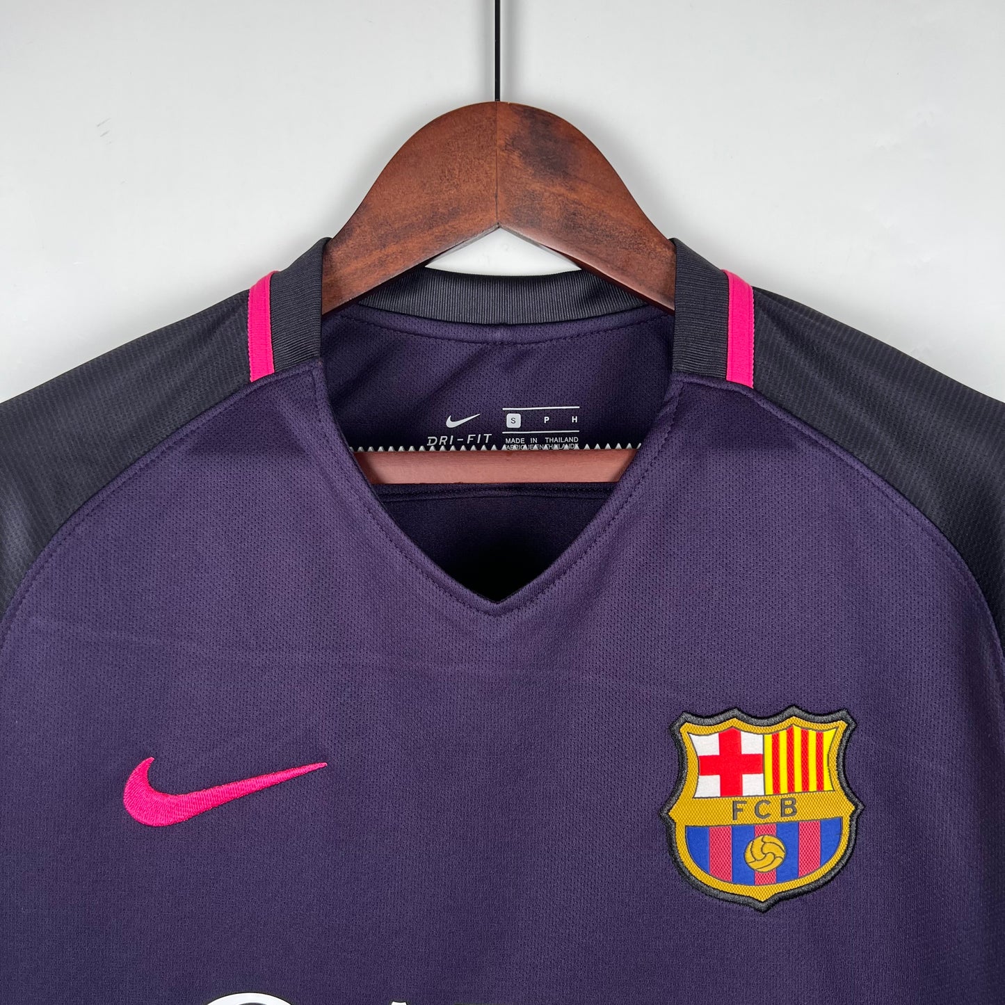 Barcelona Retro 16/17 Away (Fan)
