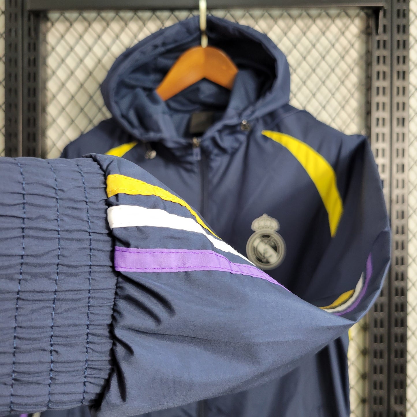 Real Madrid 23/24 Windbreaker (Fan)