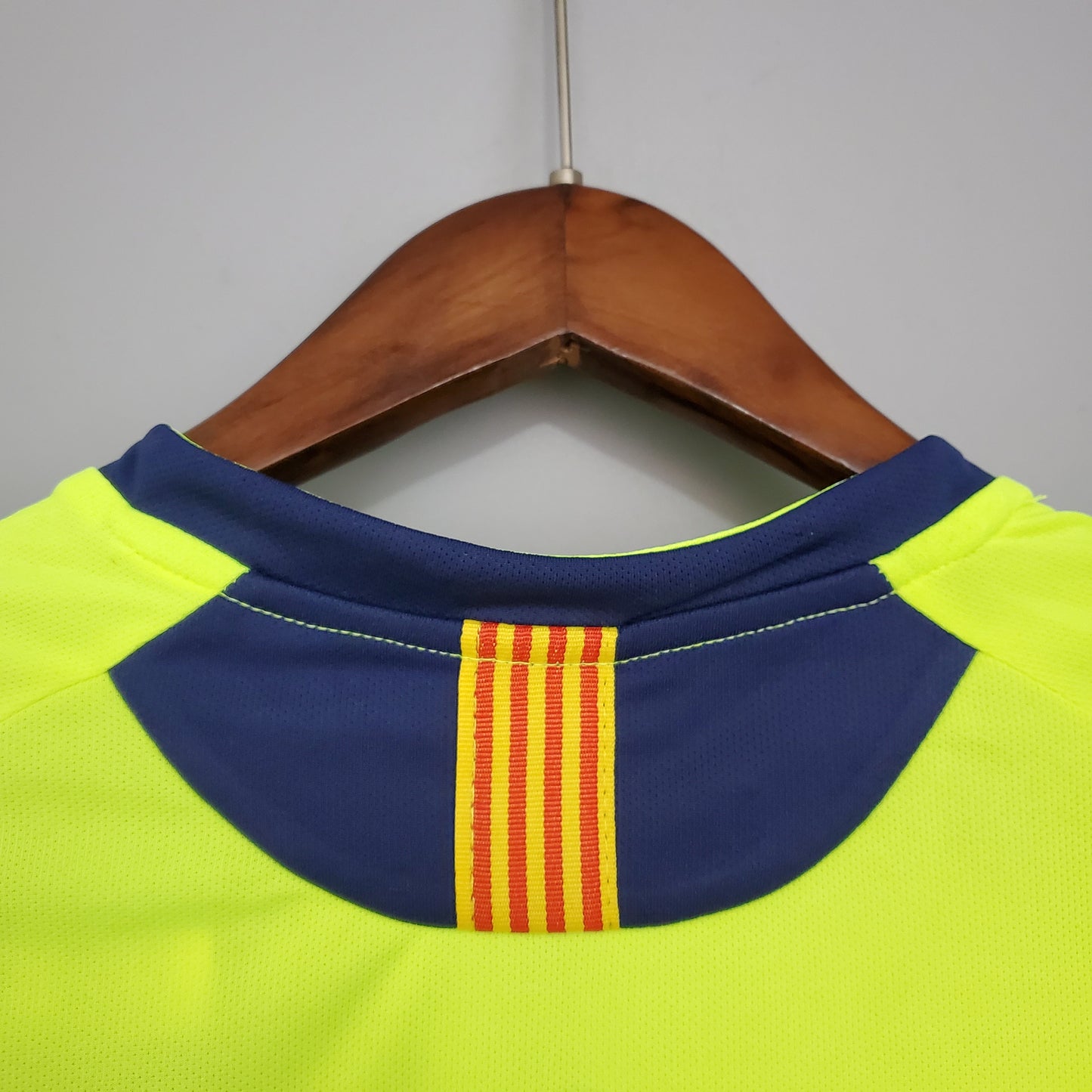 Barcelona Retro 05/06 Away (Fan)