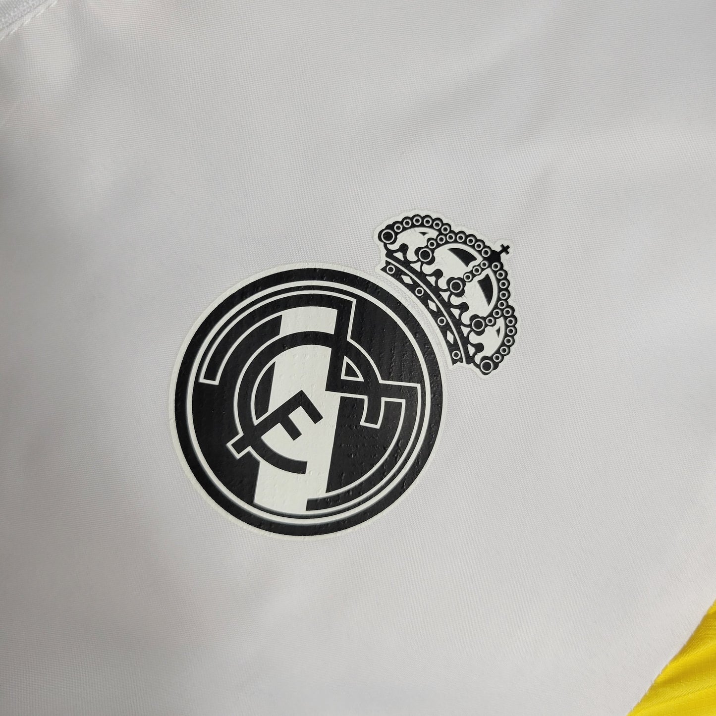 Real Madrid 23/24 Windbreaker (Fan)