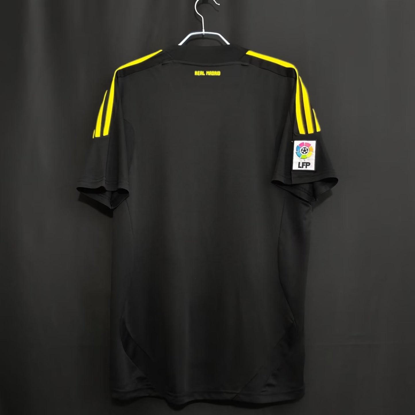 Real Madrid Retro 2011/2012 Goalkeeper Black (Fan)
