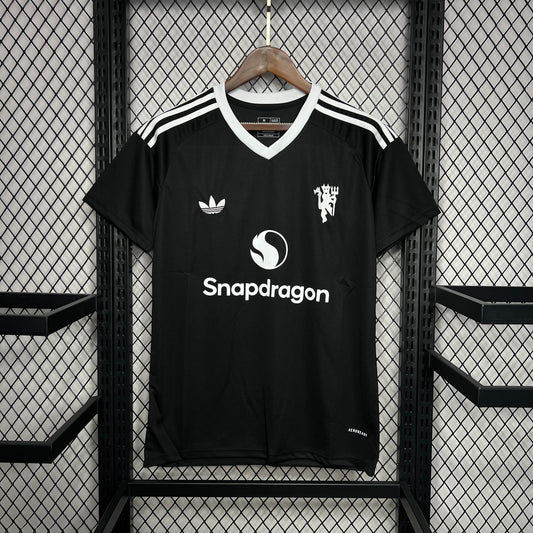 Manchester United 24/25 Goalkeeper Kit (Fan)