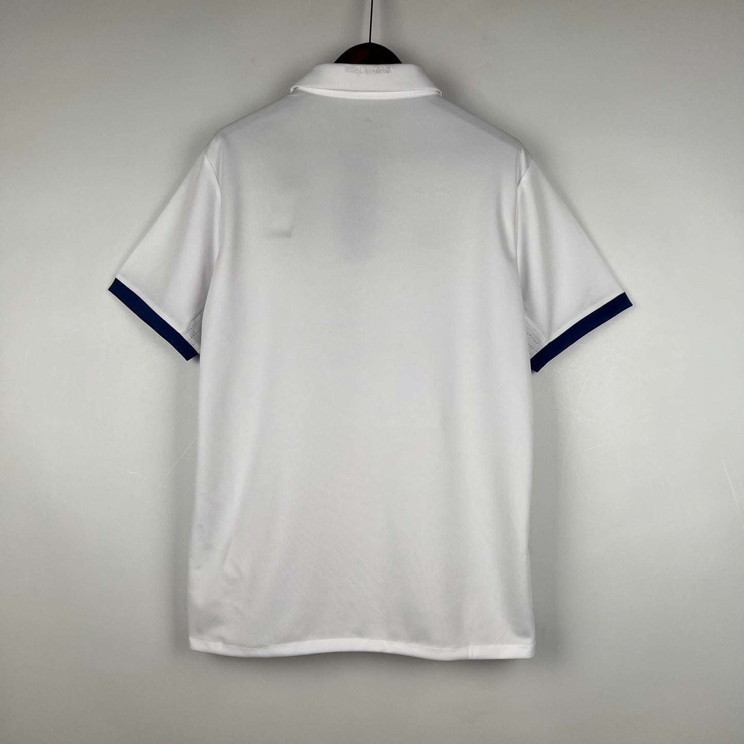 Real Madrid Retro 16/17 Home (Fan)