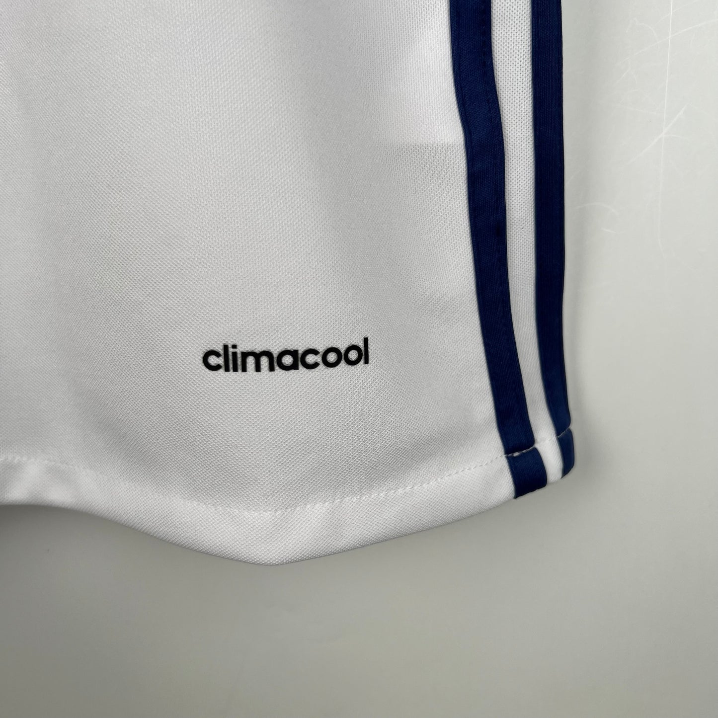 Real Madrid Retro 16/17 Home (Fan)